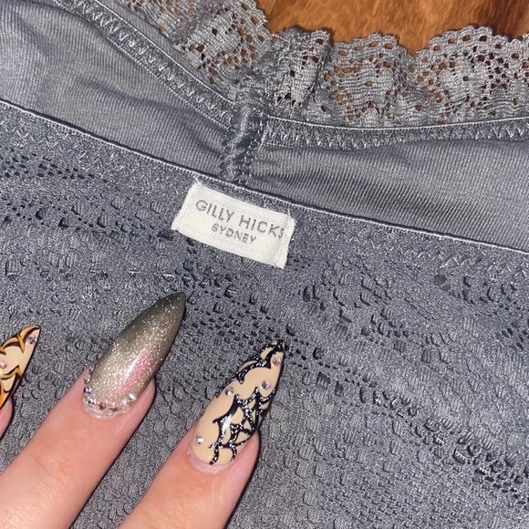 NWOT- GILLY HICKS UNLINED BRALETTE - SIZE SMALL - Picture 4 of 5